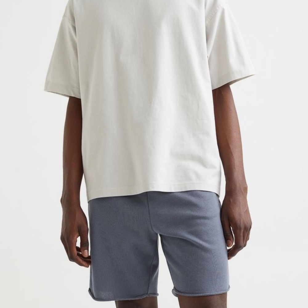 Mens H&M Regular-Fit Raw-Edge Hem French Terry Sweat Shorts - Dark Grey - Size M - Picture 6 of 11